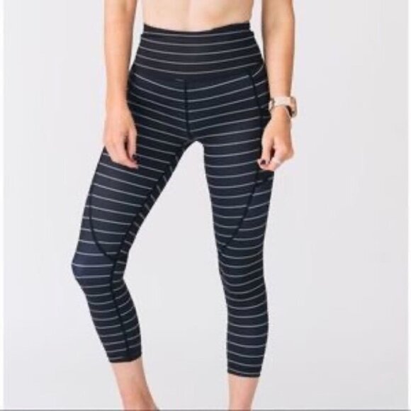 ZYIA Pants - ZYIA Active Black and White Stripe Light n Tight Pocket Capri Size 6-8
